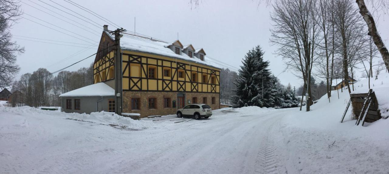 Penzion Stara Skola Vikantice Екстер'єр фото