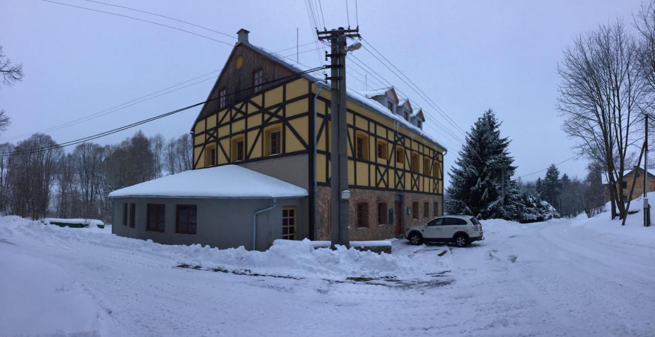 Penzion Stara Skola Vikantice Екстер'єр фото